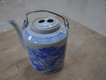 龙纹青花瓷壶