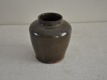 黒釉瓷罐