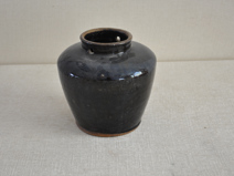 黒釉瓷罐