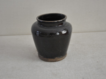 黒釉瓷罐
