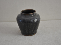 黒釉瓷罐