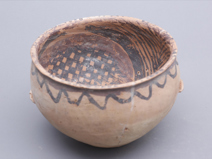 新石器时代圆圈菱格纹双鋬彩陶钵