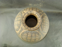 马厂类型四大圈纹双耳彩陶壶