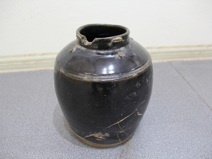 圆口双耳黑釉罐