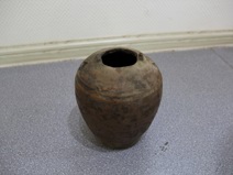 圆口双耳鼓肩小黑釉罐