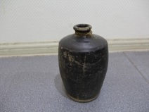 圆口鼓肩鼓腹酱釉罐