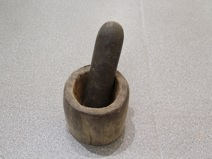 1936年红军会宁会师时红军用过的木质石锤捣药罐