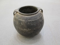 1936年10月红军会宁会师期间红军使用过的圆口双耳鼓腹黑釉罐