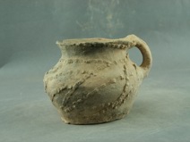 半山类型附加堆纹单耳红陶罐