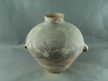 马厂类型四圆圈编织纹双耳彩陶壶