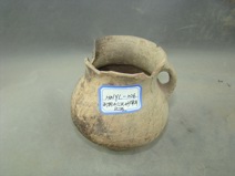 马厂类型刻划纹单耳红陶罐