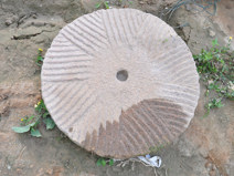 基柱石